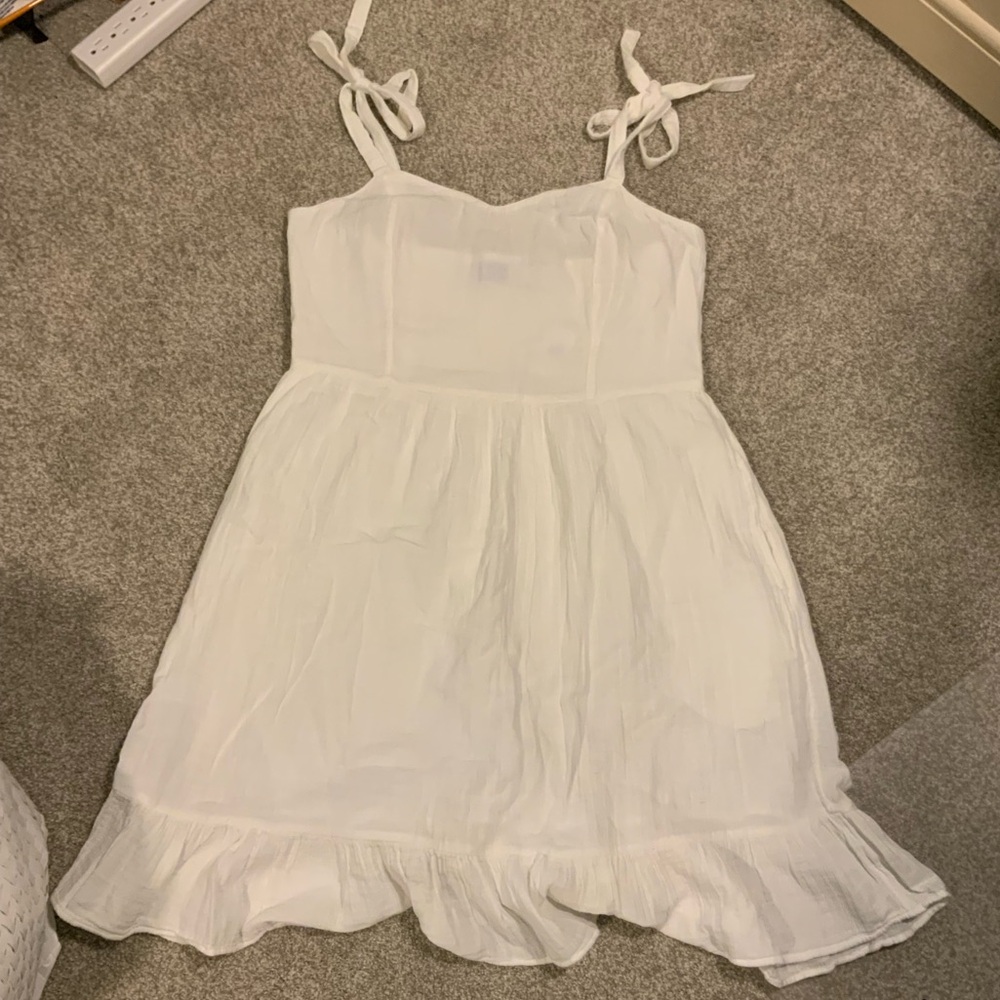 SALE!! 3/$20 🌻 NWT Tie Shoulder Dress 🌻